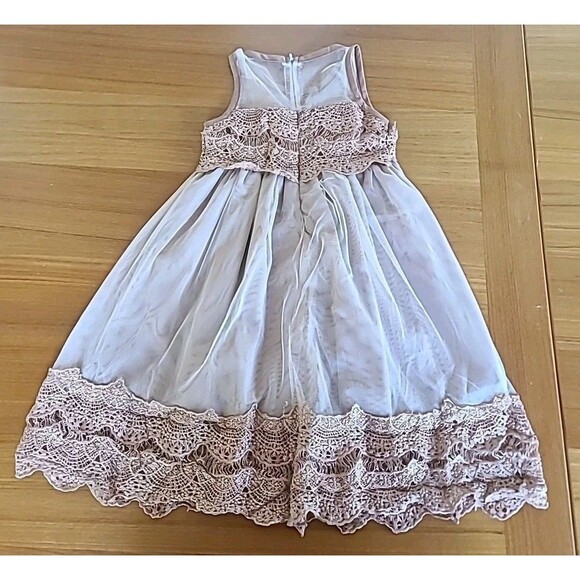 Girl's Dress - Picture 3 of 10